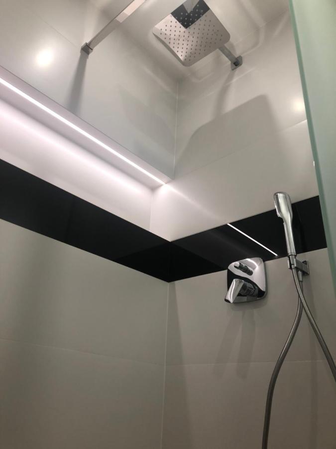 Klimatyzowane Apartamenty I Pokoje Przy Targach Kielce Exterior foto