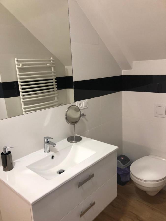 Klimatyzowane Apartamenty I Pokoje Przy Targach Kielce Exterior foto