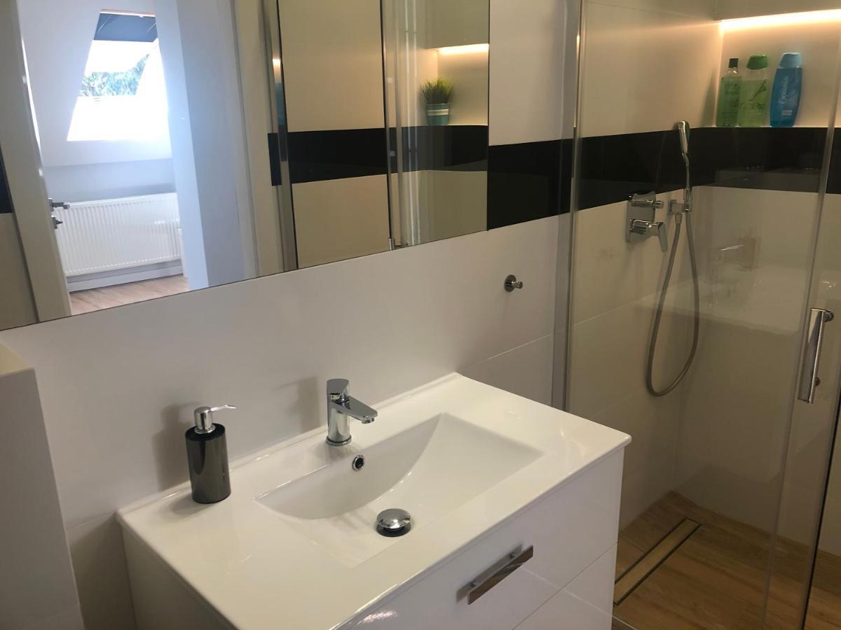 Klimatyzowane Apartamenty I Pokoje Przy Targach Kielce Exterior foto