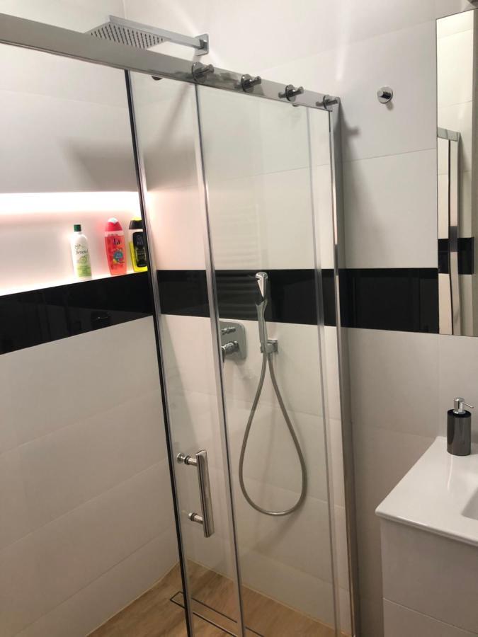 Klimatyzowane Apartamenty I Pokoje Przy Targach Kielce Exterior foto